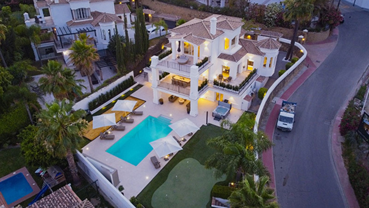 6 Bed Townhouse for sale in Nueva Andalucía Costa Del Sol, Málaga, Spain