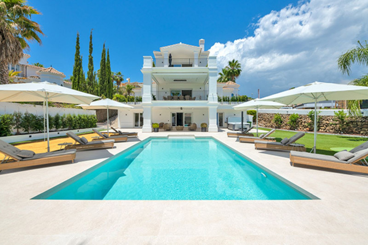 6 Bed Townhouse for sale in Nueva Andalucía Costa Del Sol, Málaga, Spain