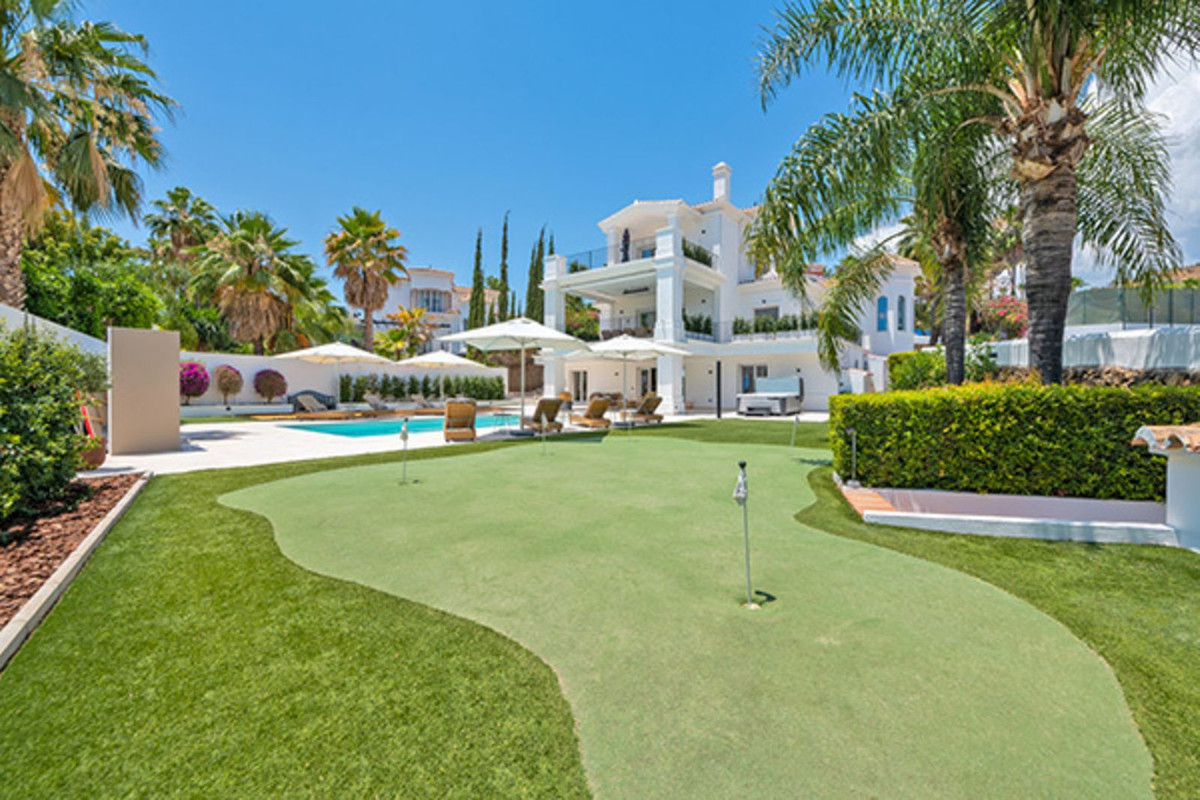 6 Bed Townhouse for sale in Nueva Andalucía Costa Del Sol, Málaga, Spain