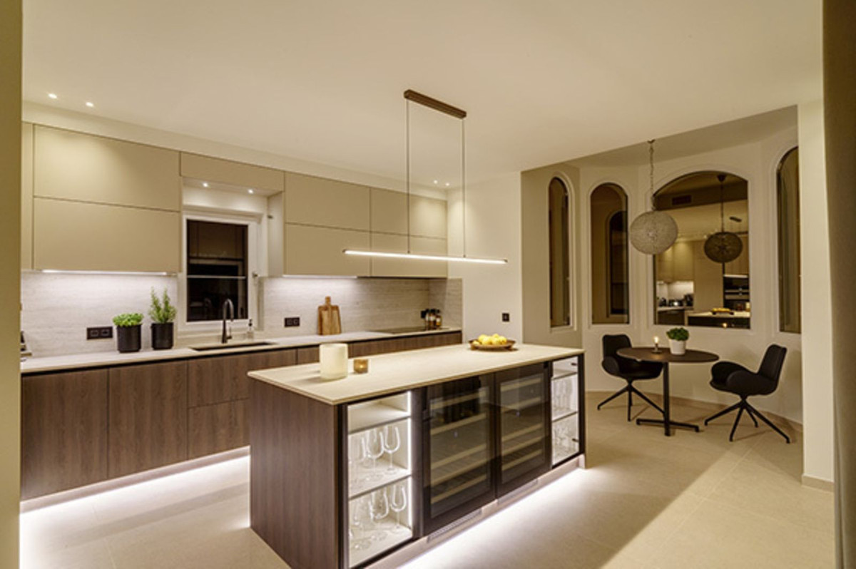 6 Bed Townhouse for sale in Nueva Andalucía Costa Del Sol, Málaga, Spain