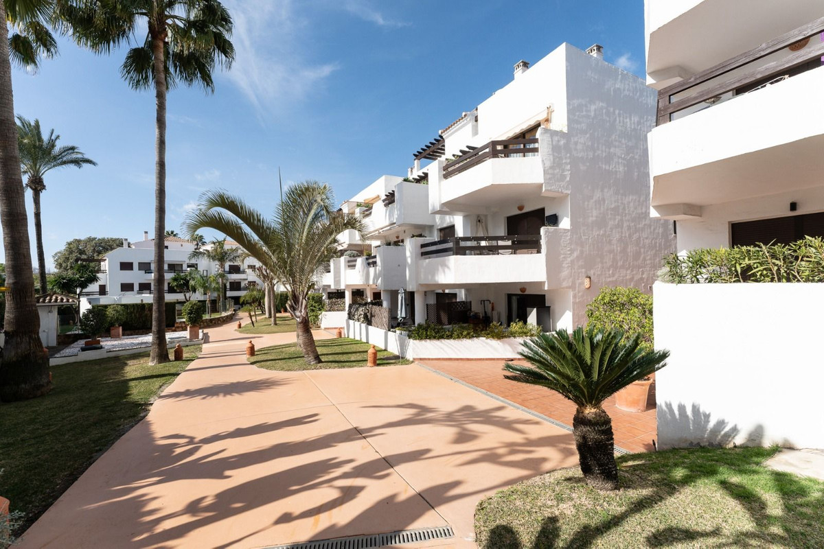 Se vende Apartamento Planta Baja de 3 dormitorios en Costa Del Sol, Málaga, España