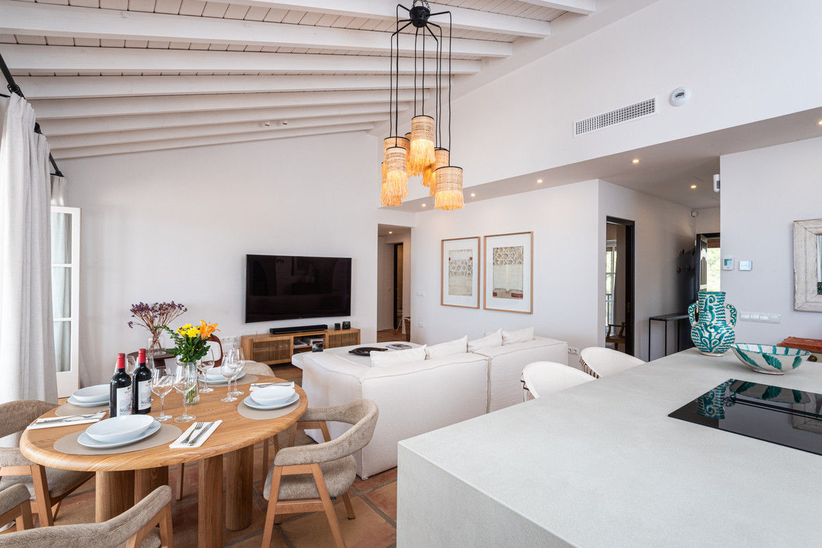 Se vende Hotel de 35 dormitorios en Costa Del Sol, Málaga, España