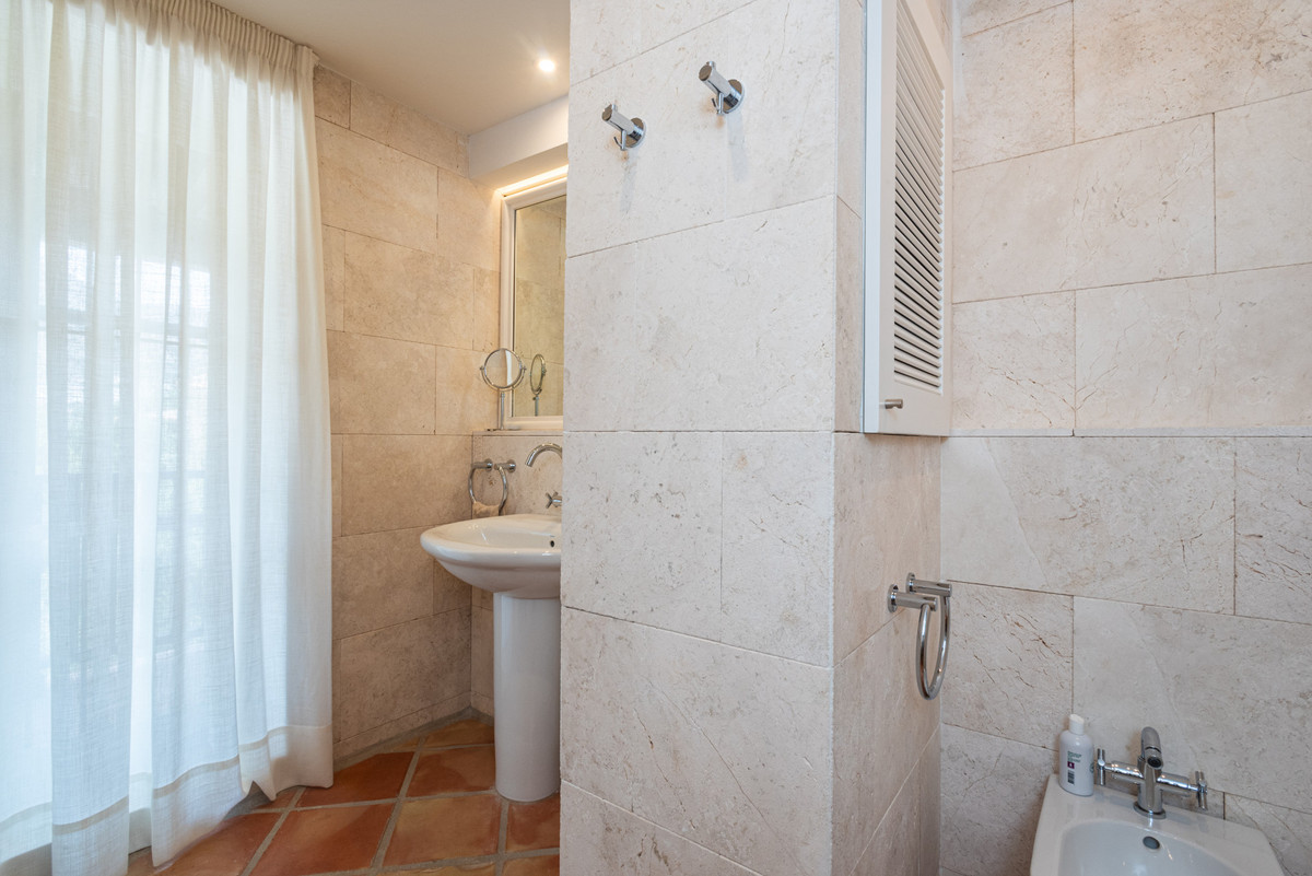 Se vende Hotel de 35 dormitorios en Costa Del Sol, Málaga, España