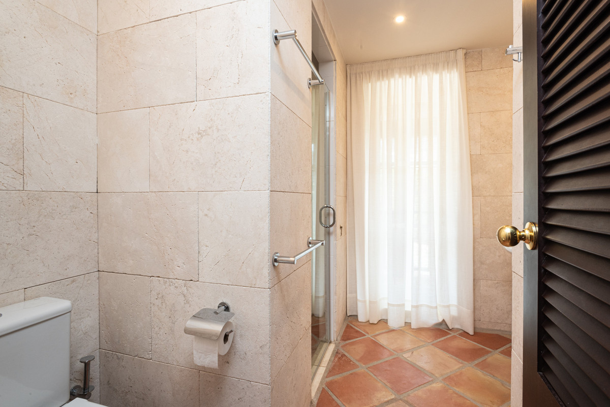 Se vende Hotel de 35 dormitorios en Costa Del Sol, Málaga, España