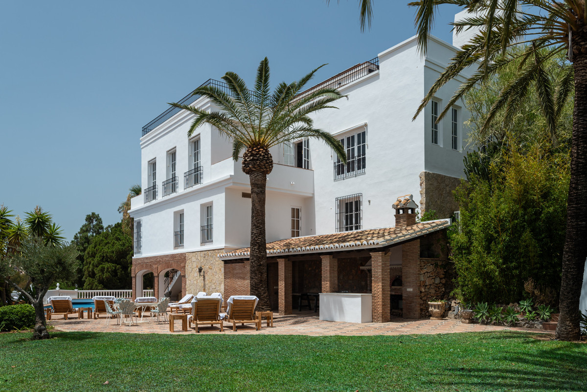 Se vende Hotel de 35 dormitorios en Costa Del Sol, Málaga, España