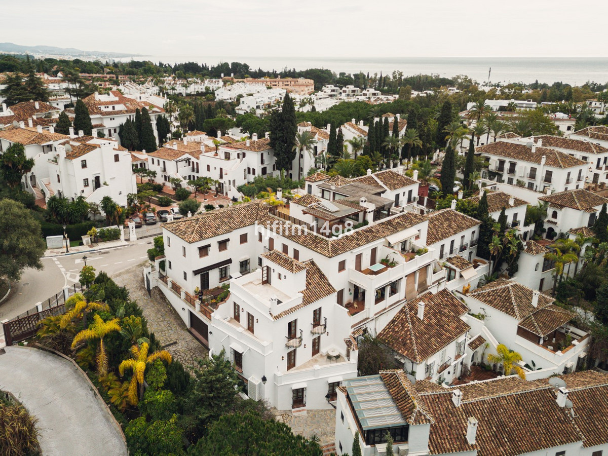 3 Bed Townhouse for sale in The Golden Mile Costa Del Sol, Málaga, Spain