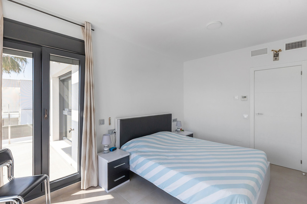 Se vende Villa - Chalet de 3 dormitorios en Costa Blanca, Alicante, España