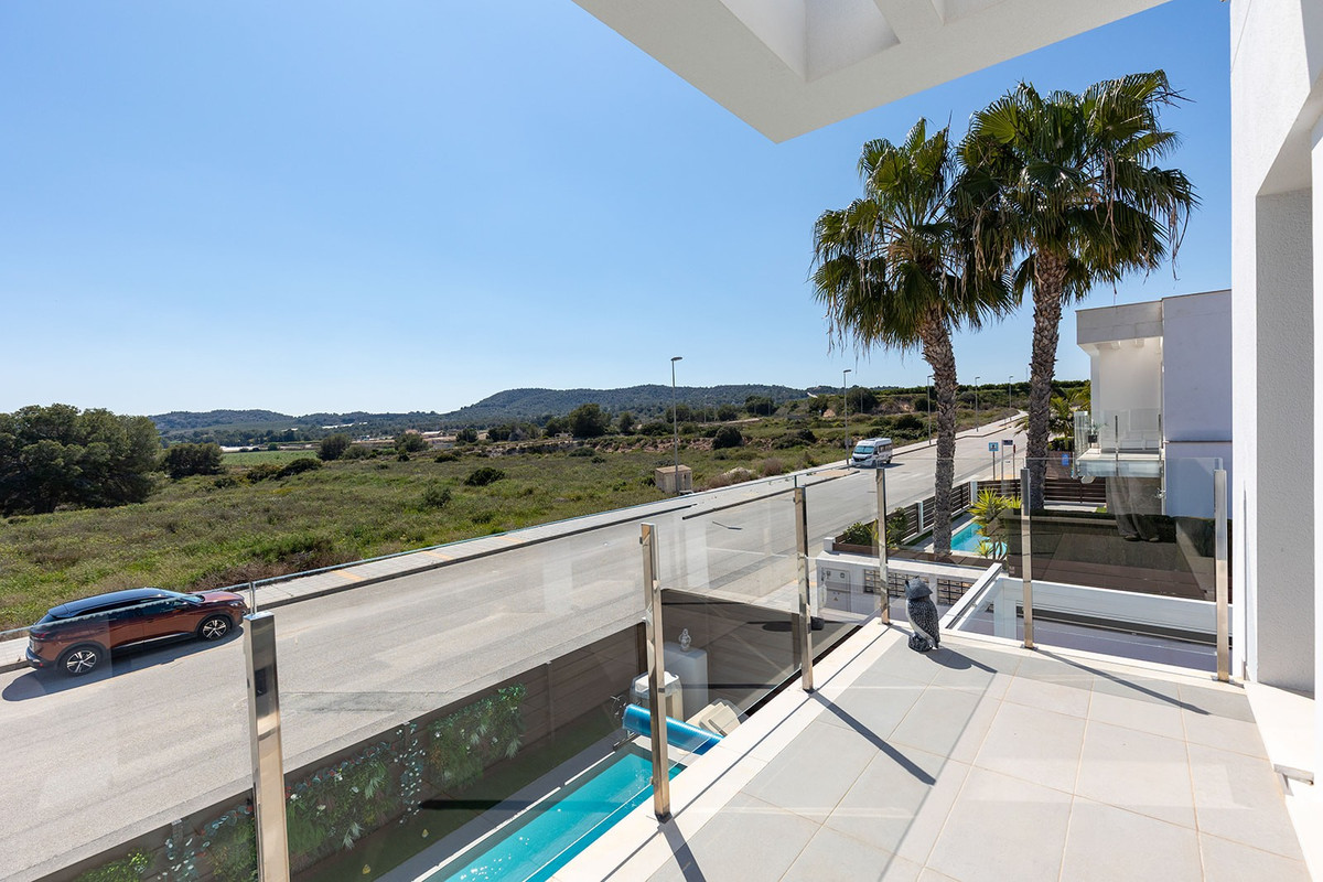Se vende Villa - Chalet de 3 dormitorios en Costa Blanca, Alicante, España