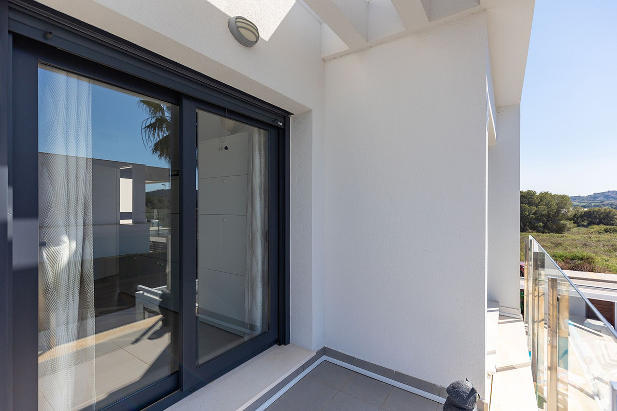 Se vende Villa - Chalet de 3 dormitorios en Costa Blanca, Alicante, España