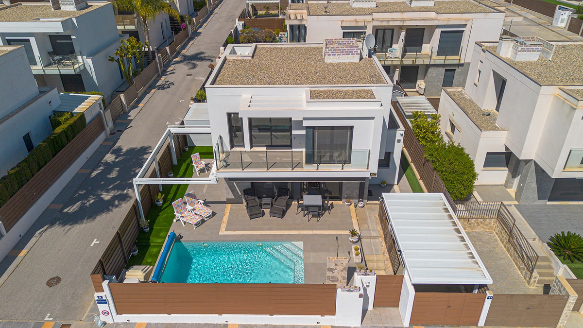 Se vende Villa - Chalet de 3 dormitorios en Costa Blanca, Alicante, España
