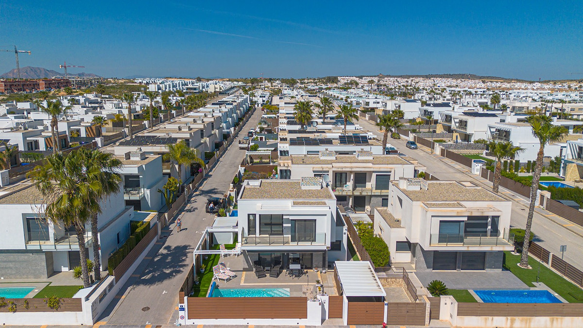 Se vende Villa - Chalet de 3 dormitorios en Costa Blanca, Alicante, España