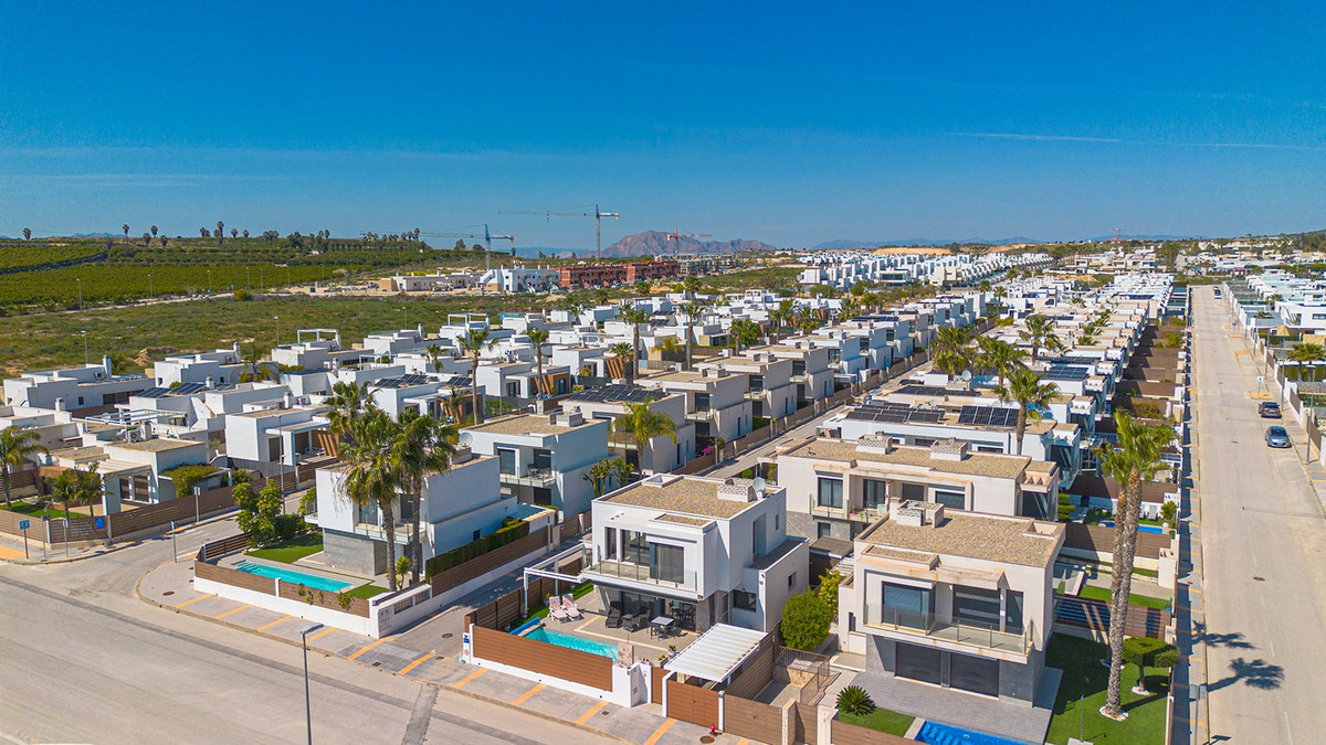 Se vende Villa - Chalet de 3 dormitorios en Costa Blanca, Alicante, España