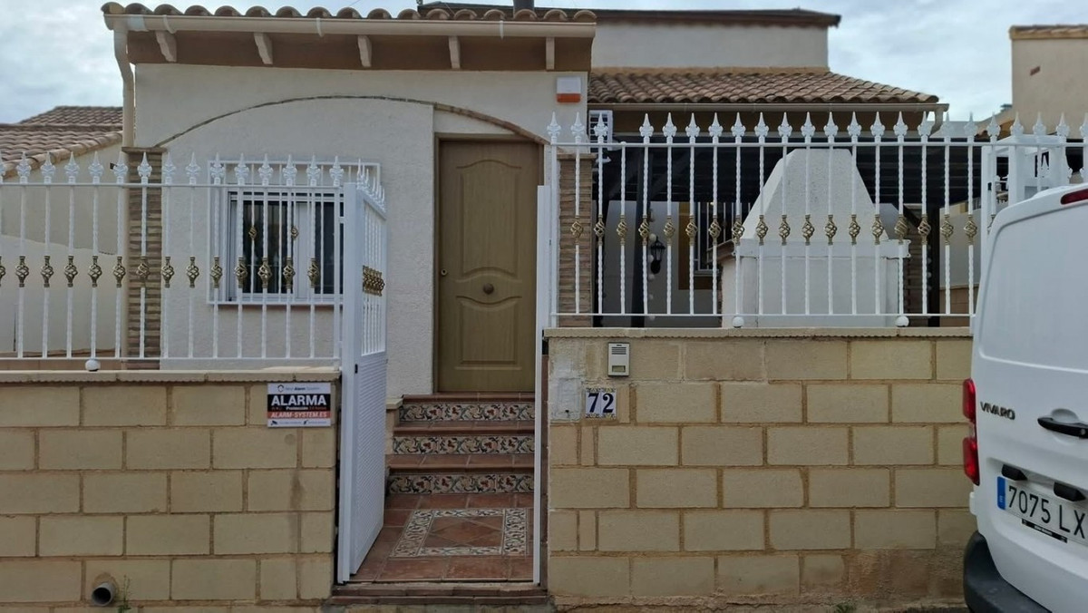 Se vende Villa - Chalet de 3 dormitorios en Costa Blanca, Alicante, España