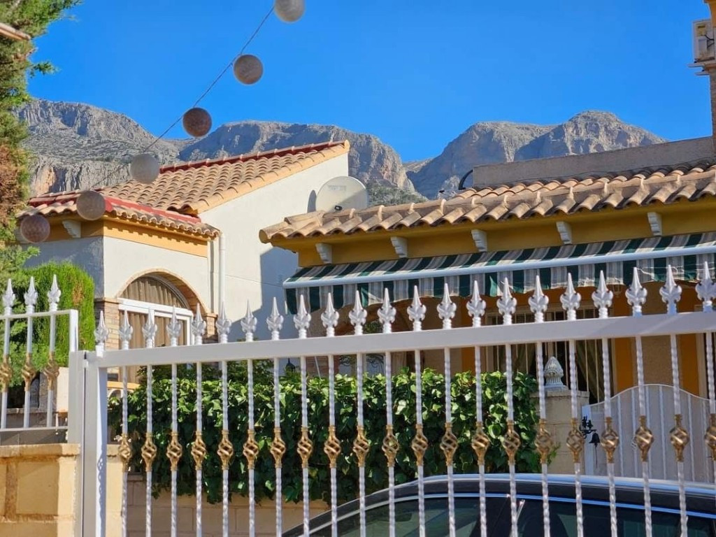 Se vende Villa - Chalet de 3 dormitorios en Costa Blanca, Alicante, España