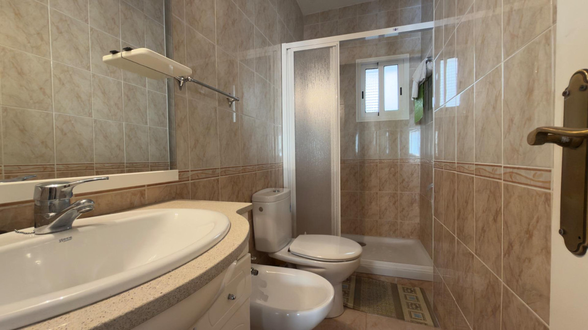 Se vende Apartamento Planta Media de 2 dormitorios en Costa Blanca, Alicante, España