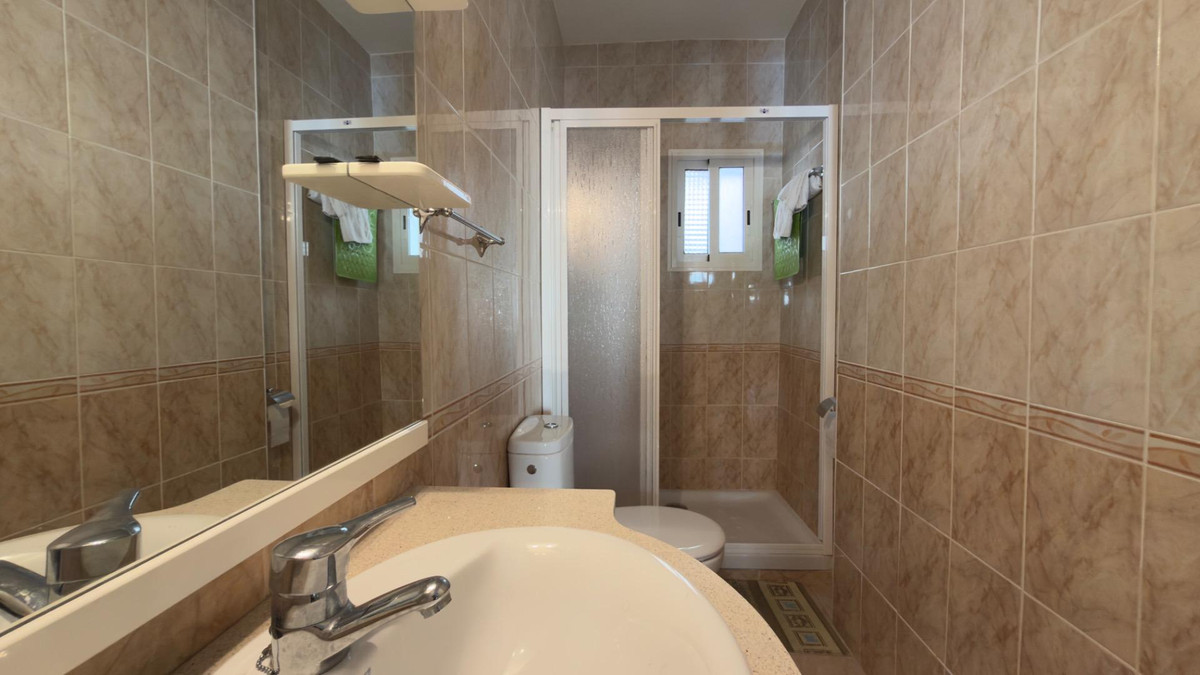 Se vende Apartamento Planta Media de 2 dormitorios en Costa Blanca, Alicante, España