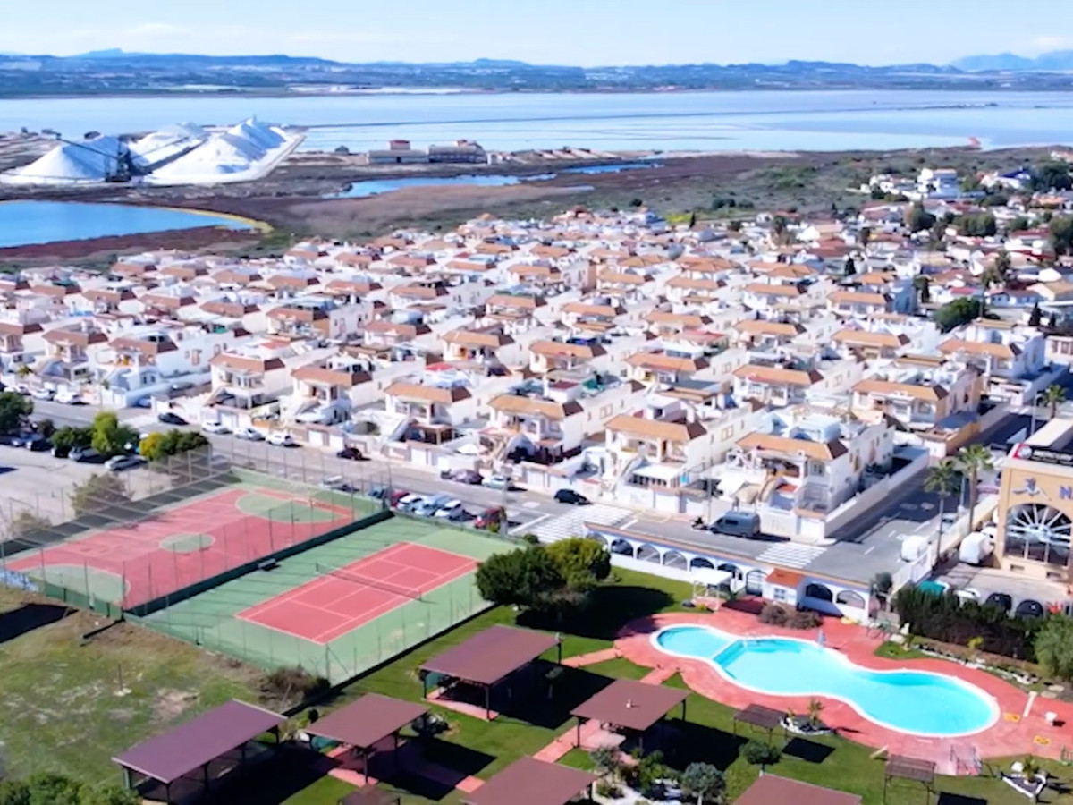 Se vende Villa - Chalet de 2 dormitorios en Costa Blanca, Alicante, España