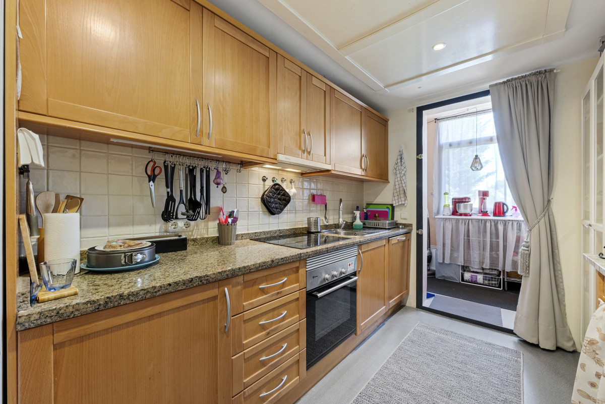 2 Bed Apartment for sale in Calahonda Costa Del Sol, Málaga, Spain