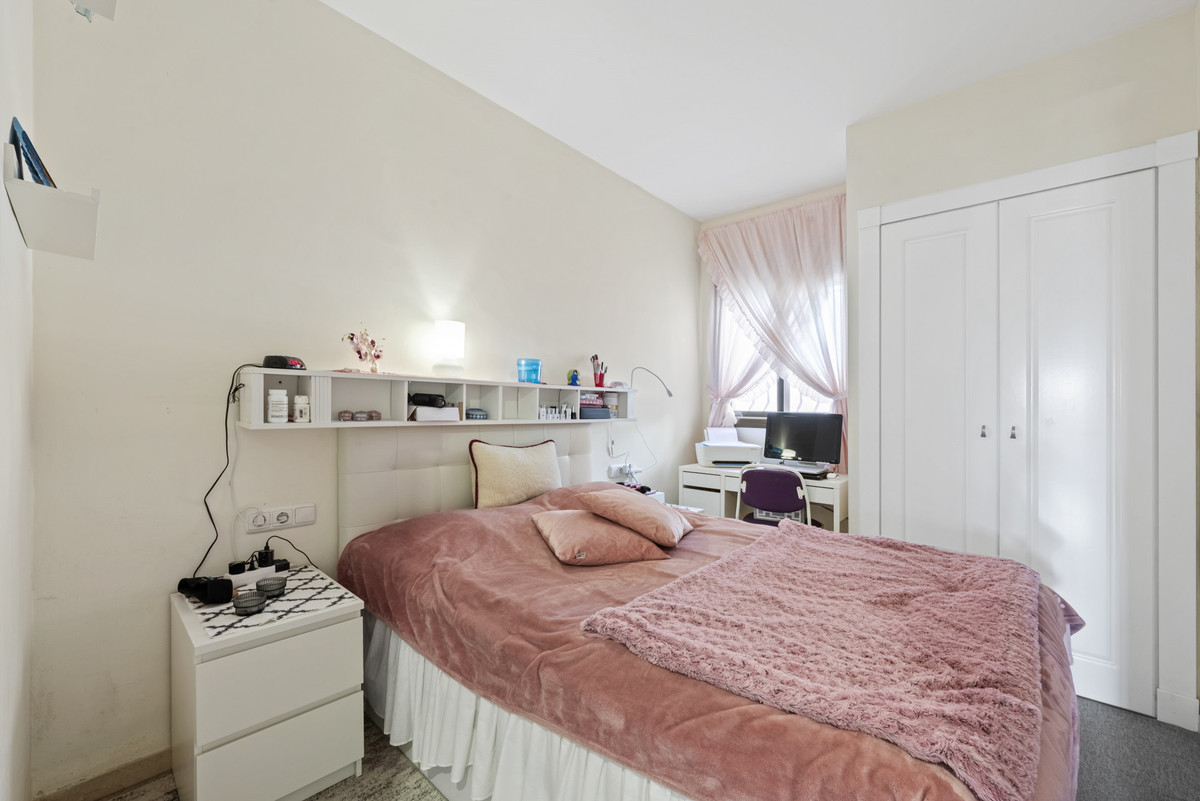 2 Bed Apartment for sale in Calahonda Costa Del Sol, Málaga, Spain
