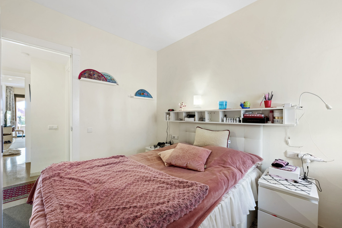 2 Bed Apartment for sale in Calahonda Costa Del Sol, Málaga, Spain