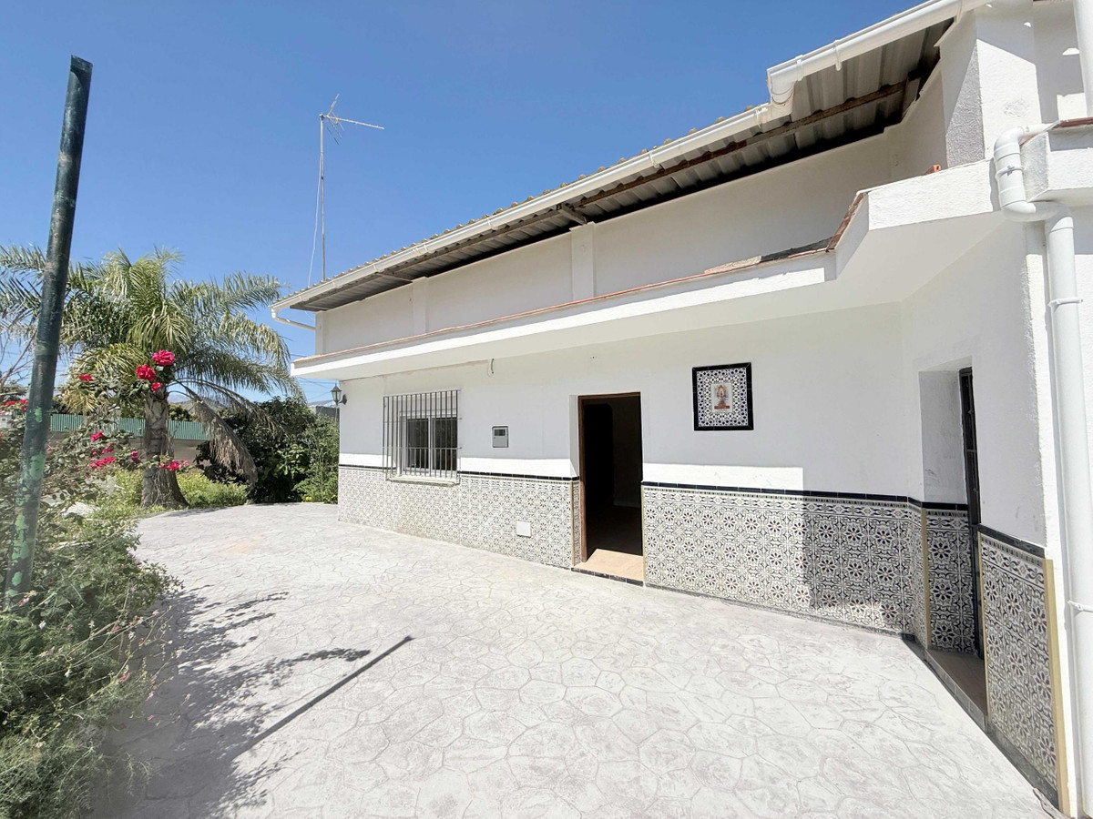 3 Bed Townhouse for sale in Coín Costa Del Sol, Málaga, Spain