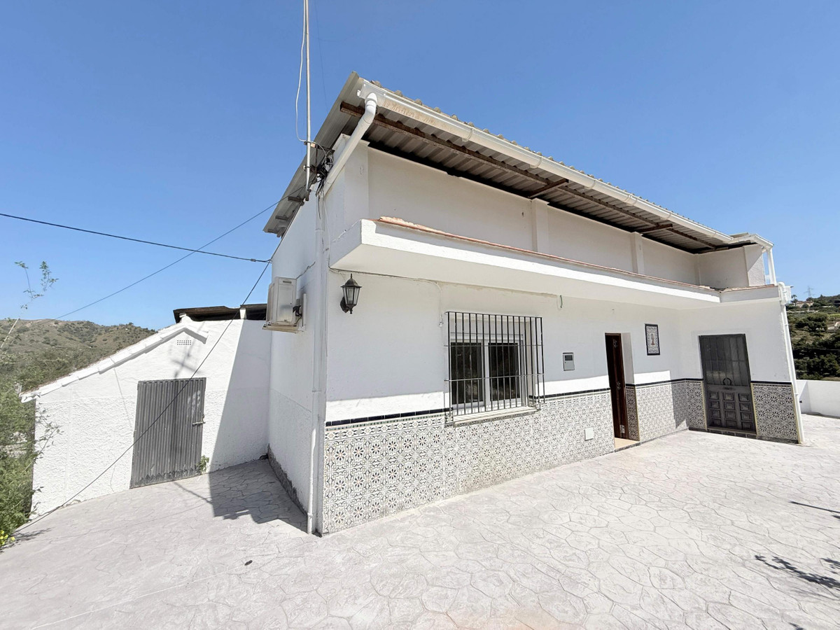 3 Bed Townhouse for sale in Coín Costa Del Sol, Málaga, Spain