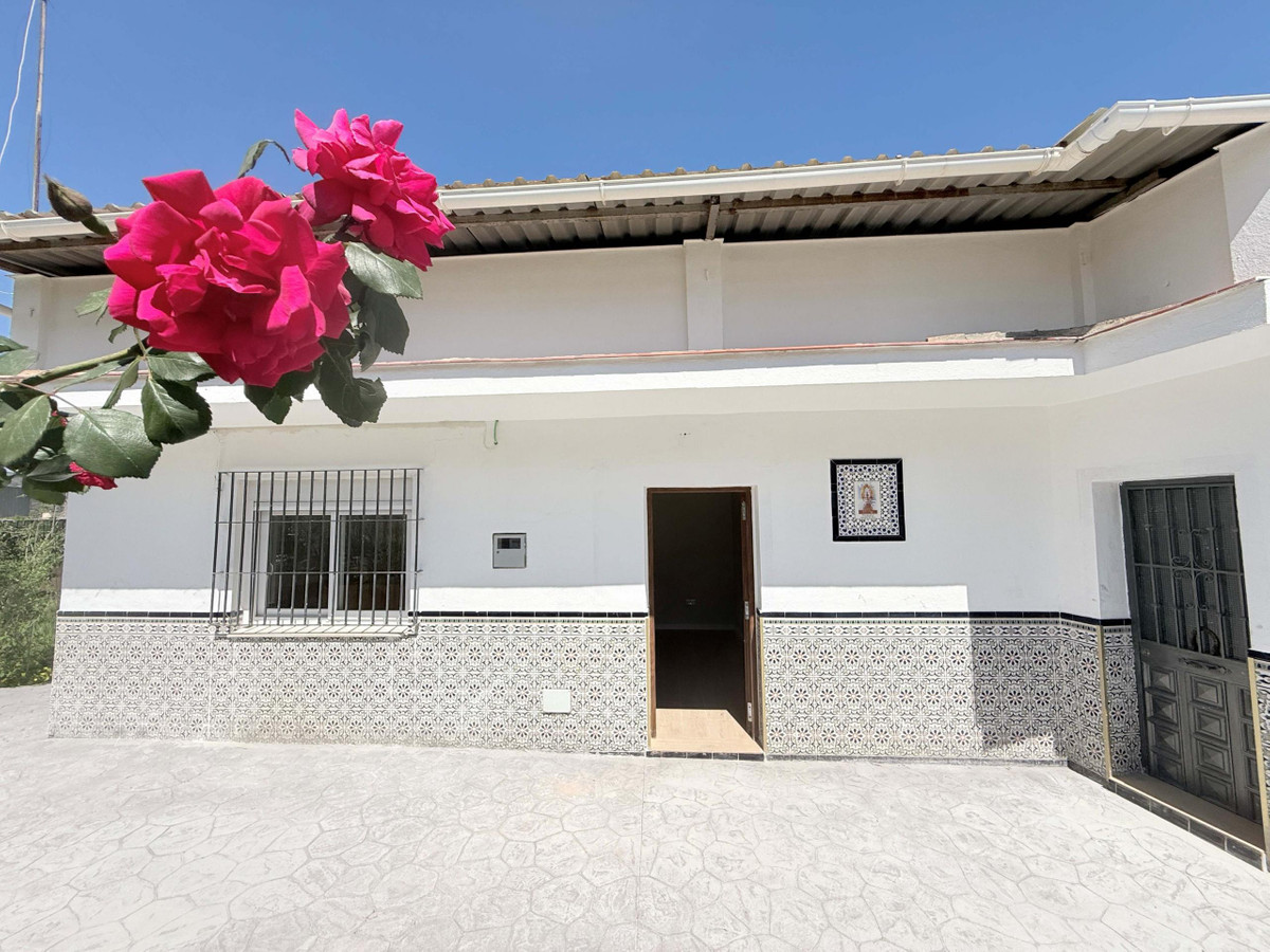 3 Bed Townhouse for sale in Coín Costa Del Sol, Málaga, Spain