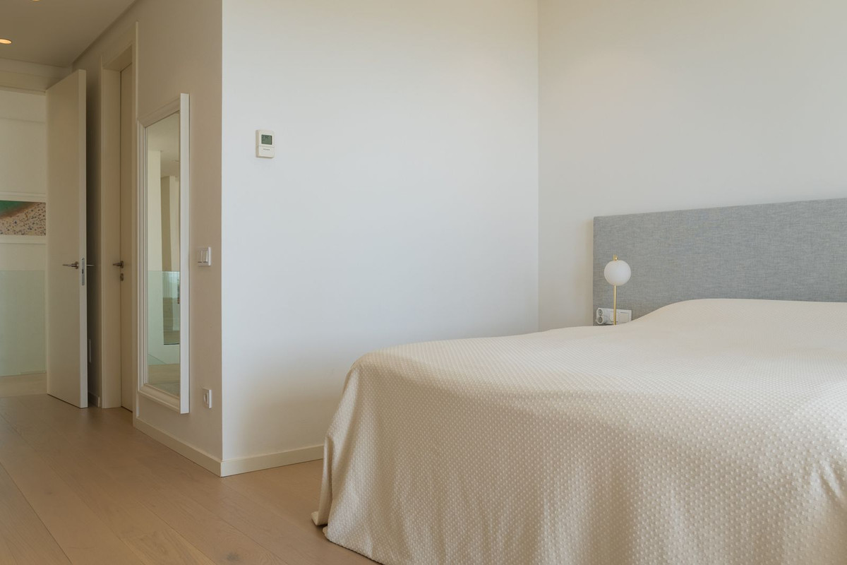 3 Bed Apartment for sale in Benahavís Costa Del Sol, Málaga, Spain