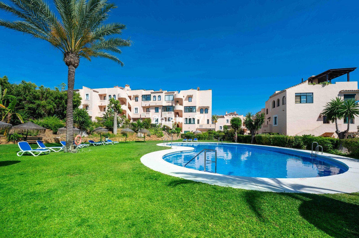 3 Bed Apartment for sale in Elviria Costa Del Sol, Málaga, Spain