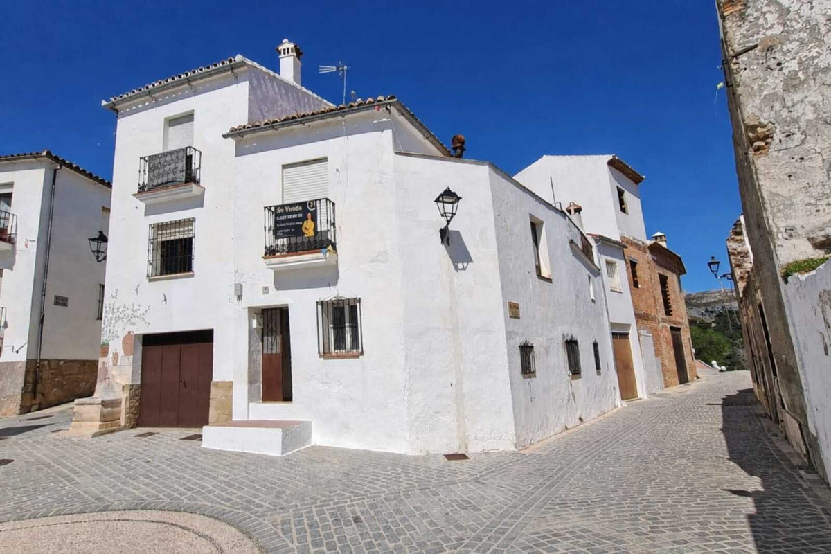 2 Bed Townhouse for sale in Cartajima Costa Del Sol, Málaga, Spain