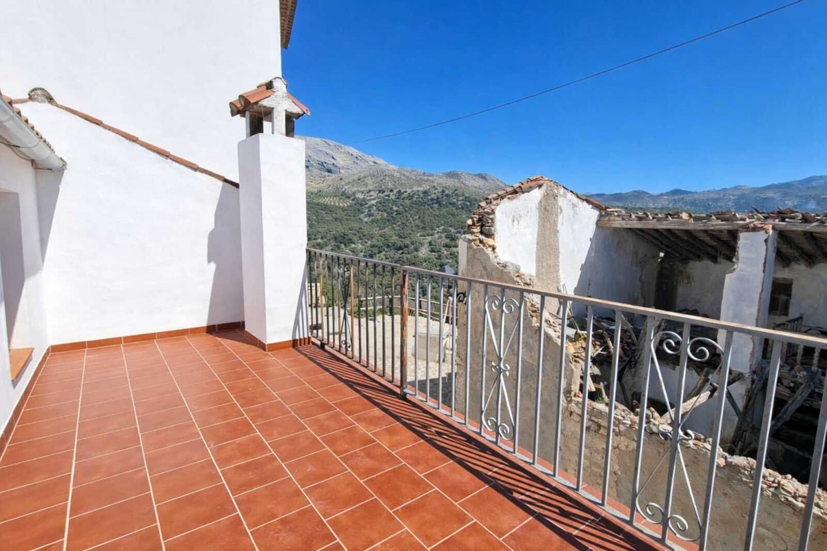 2 Bed Townhouse for sale in Cartajima Costa Del Sol, Málaga, Spain