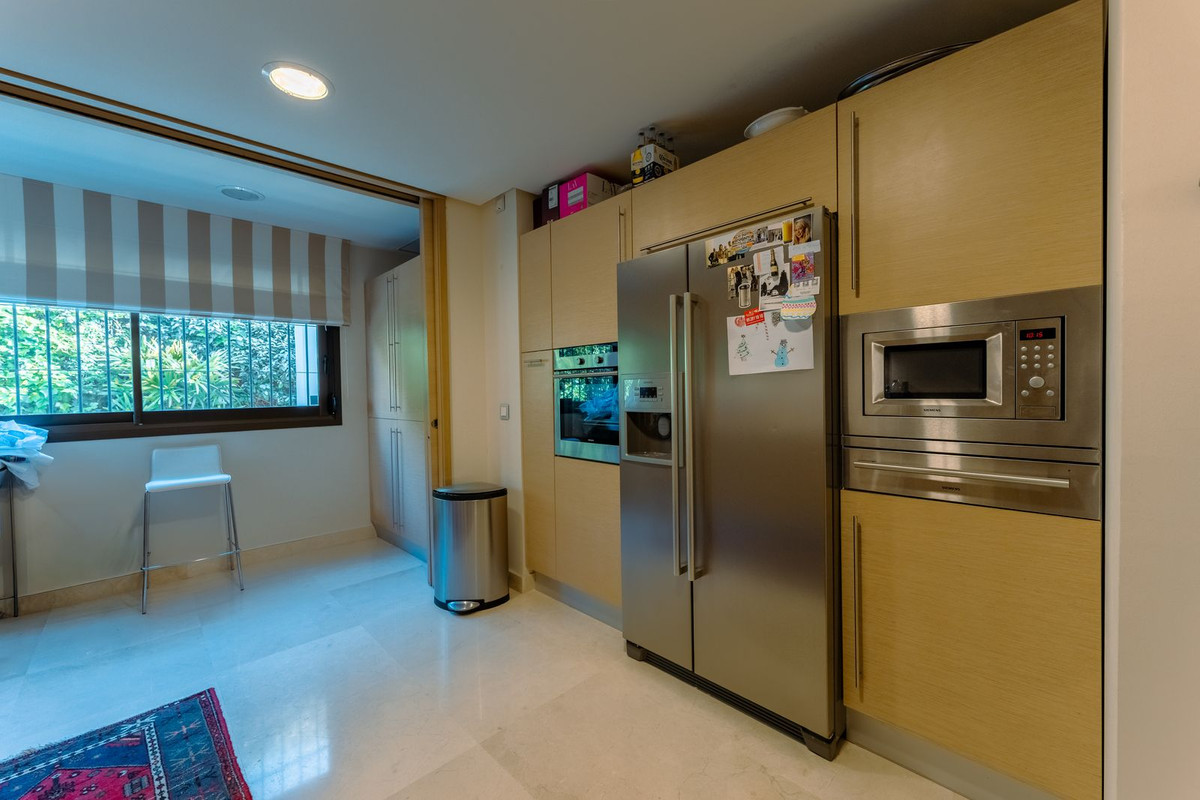 2 Bed Apartment for sale in La Quinta Costa Del Sol, Málaga, Spain