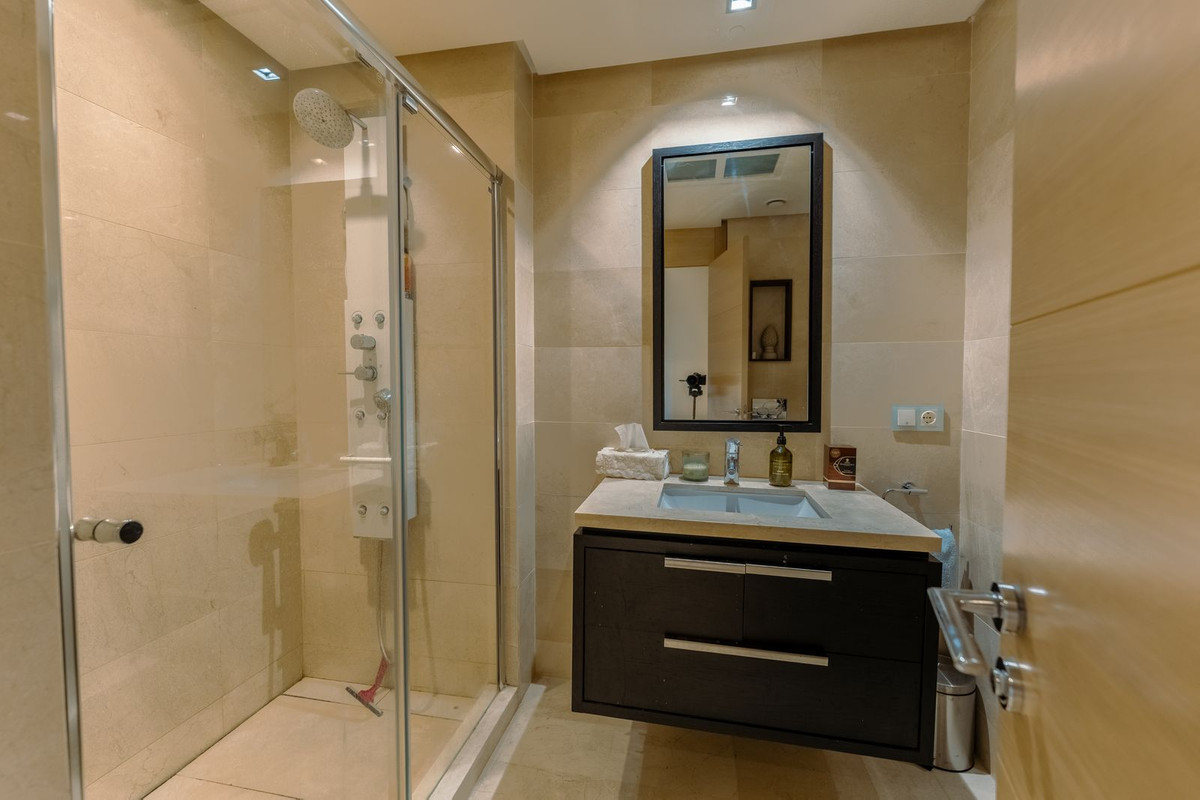 2 Bed Apartment for sale in La Quinta Costa Del Sol, Málaga, Spain
