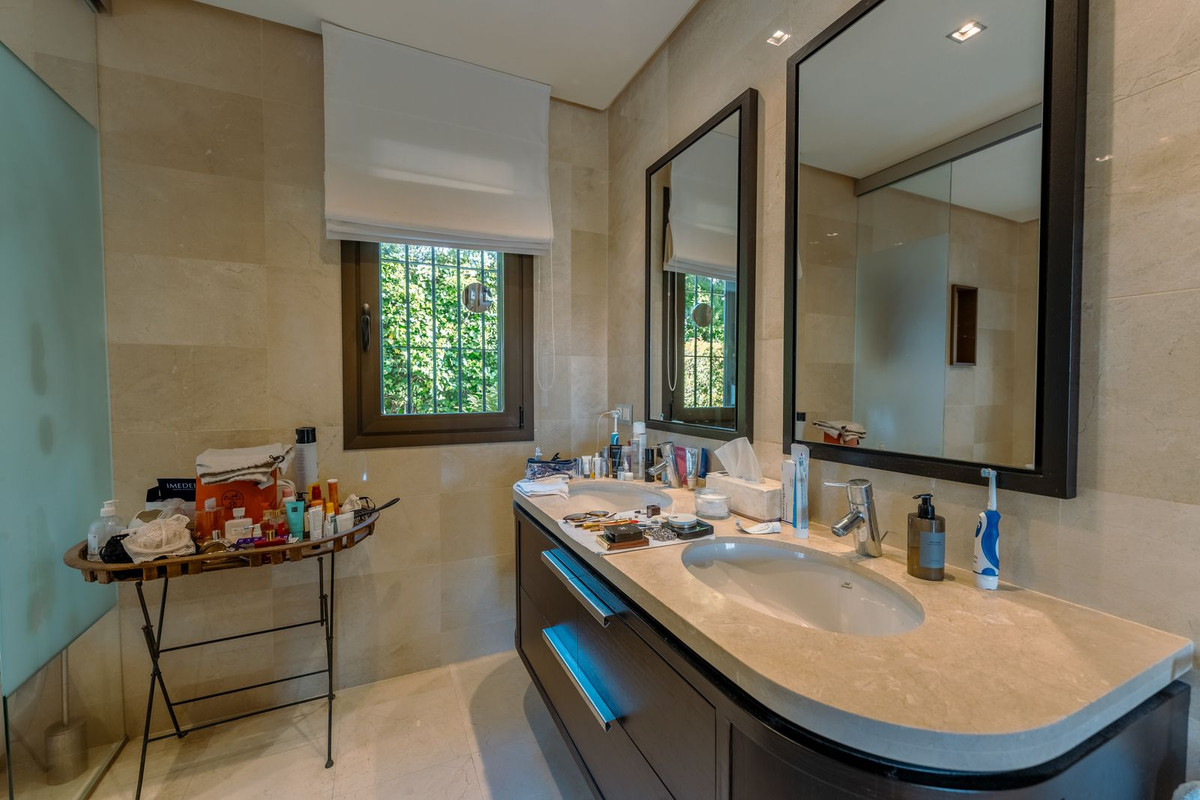 2 Bed Apartment for sale in La Quinta Costa Del Sol, Málaga, Spain