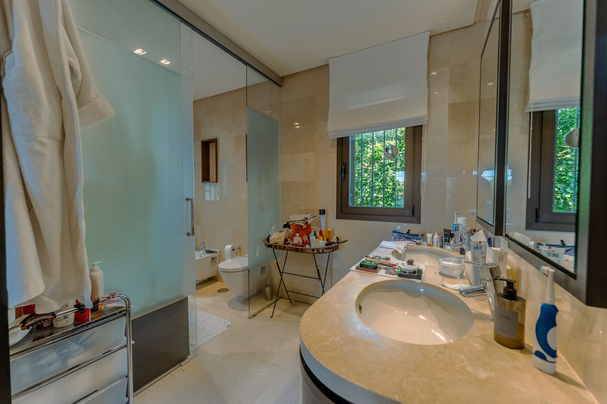 2 Bed Apartment for sale in La Quinta Costa Del Sol, Málaga, Spain