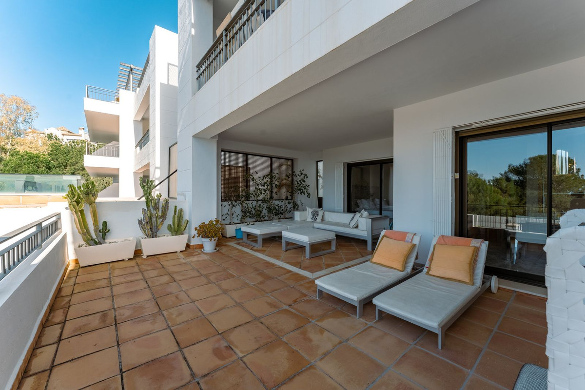2 Bed Apartment for sale in La Quinta Costa Del Sol, Málaga, Spain