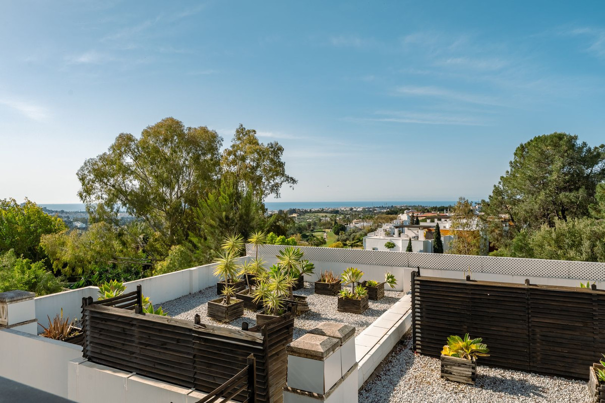 2 Bed Apartment for sale in La Quinta Costa Del Sol, Málaga, Spain