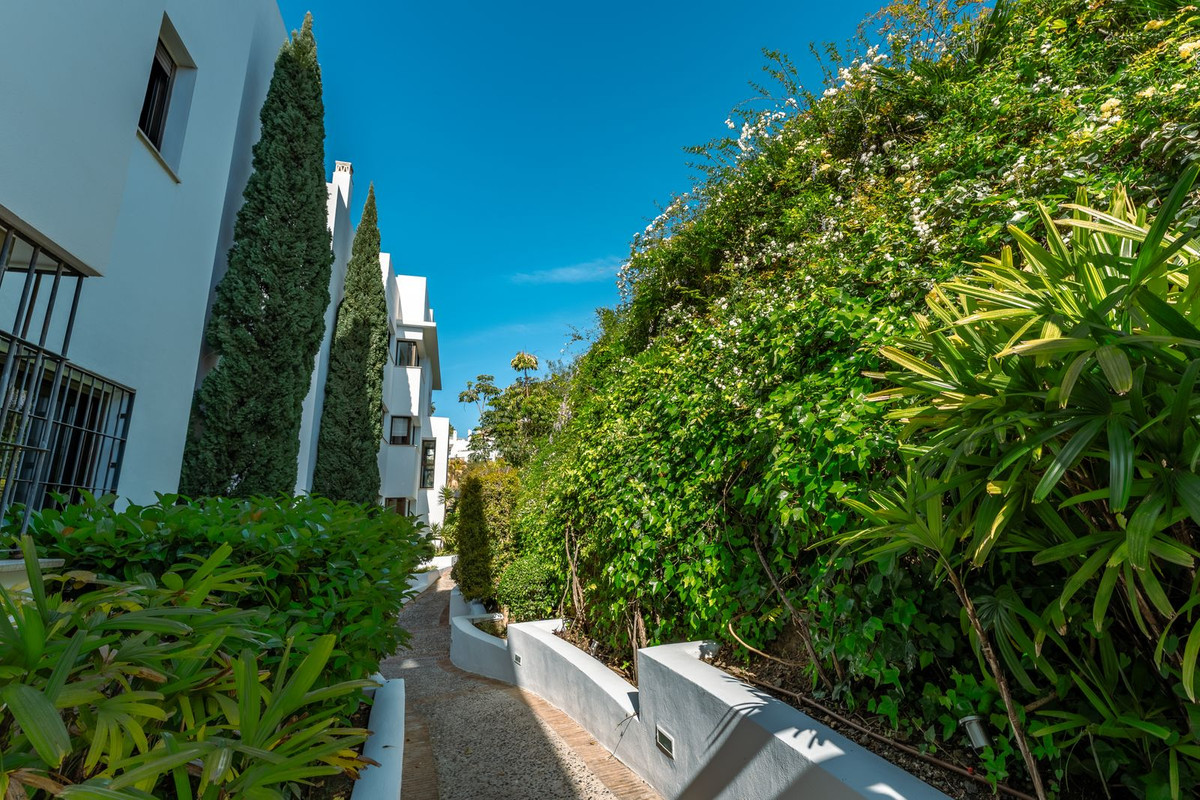 2 Bed Apartment for sale in La Quinta Costa Del Sol, Málaga, Spain