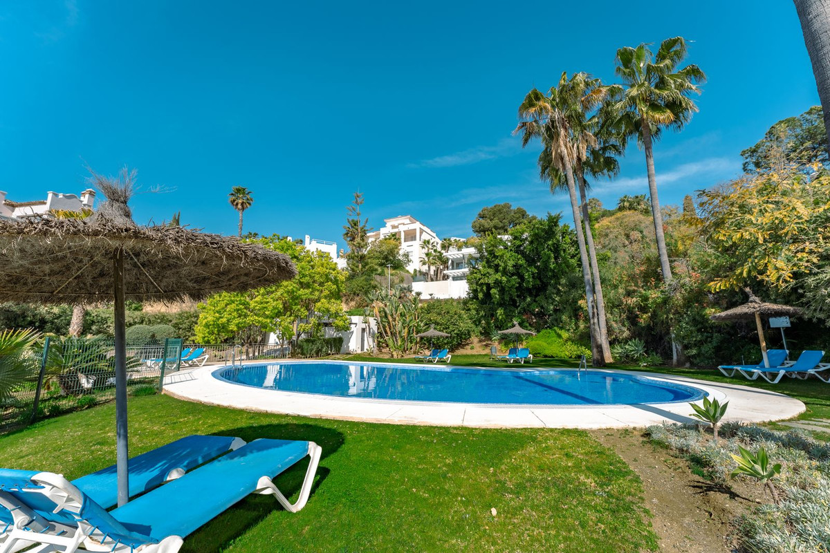 2 Bed Apartment for sale in La Quinta Costa Del Sol, Málaga, Spain