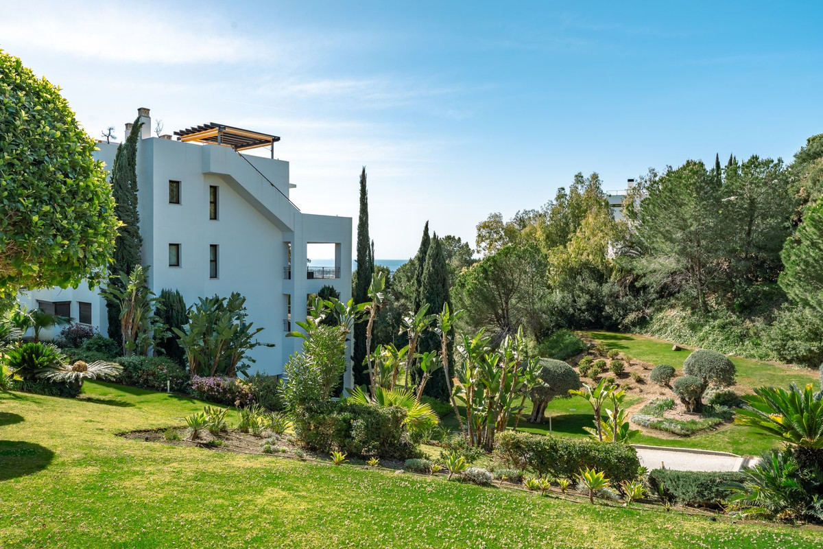 2 Bed Apartment for sale in La Quinta Costa Del Sol, Málaga, Spain
