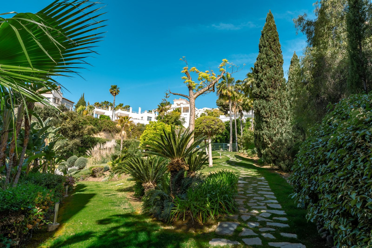 2 Bed Apartment for sale in La Quinta Costa Del Sol, Málaga, Spain