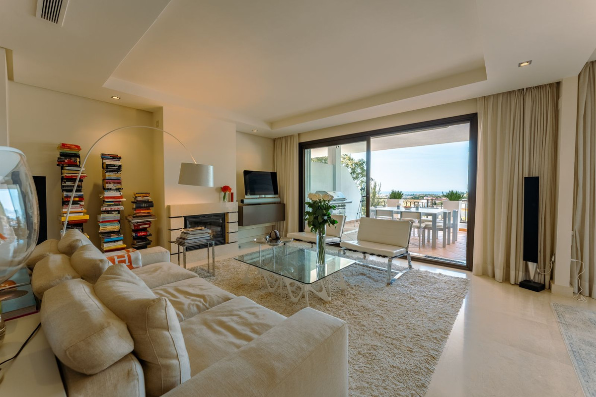 2 Bed Apartment for sale in La Quinta Costa Del Sol, Málaga, Spain