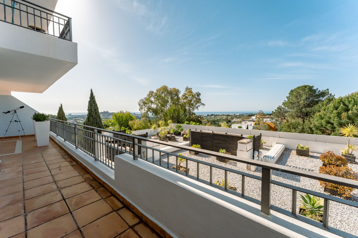 2 Bed Apartment for sale in La Quinta Costa Del Sol, Málaga, Spain