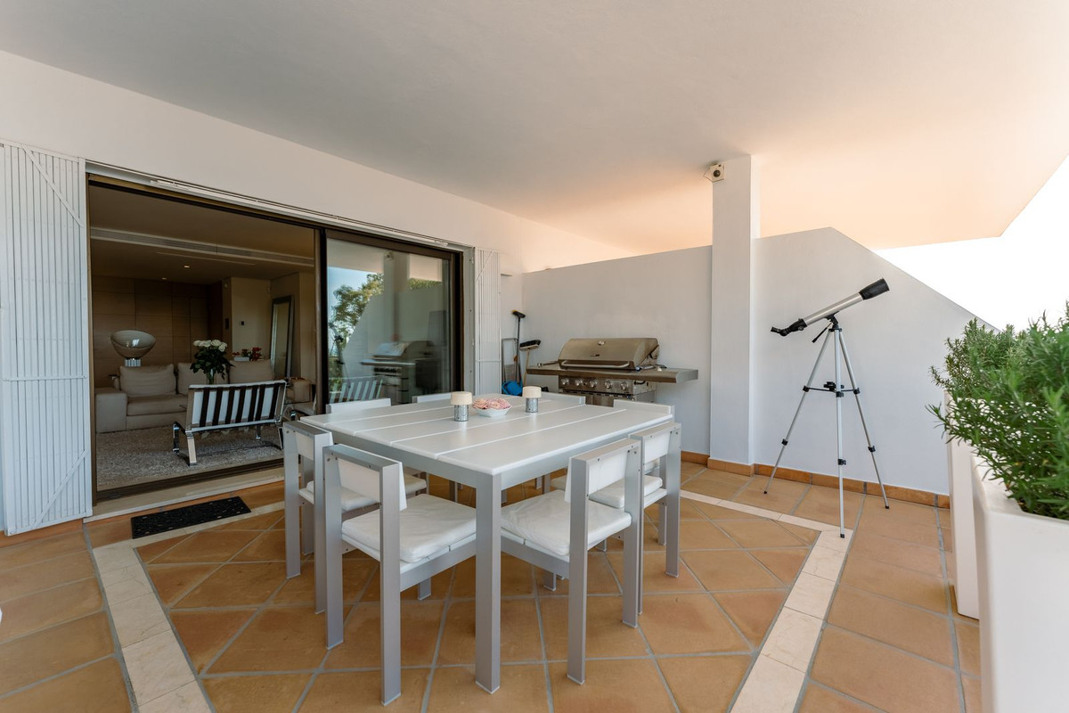 2 Bed Apartment for sale in La Quinta Costa Del Sol, Málaga, Spain