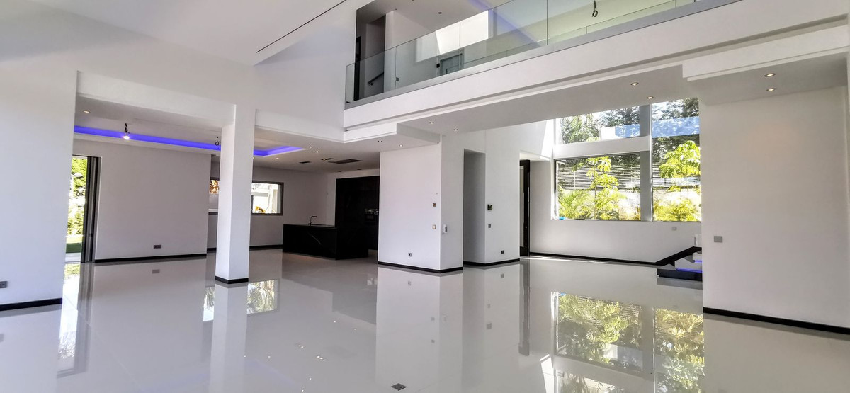Se vende Villa - Chalet de 6 dormitorios en Costa Del Sol, Málaga, España