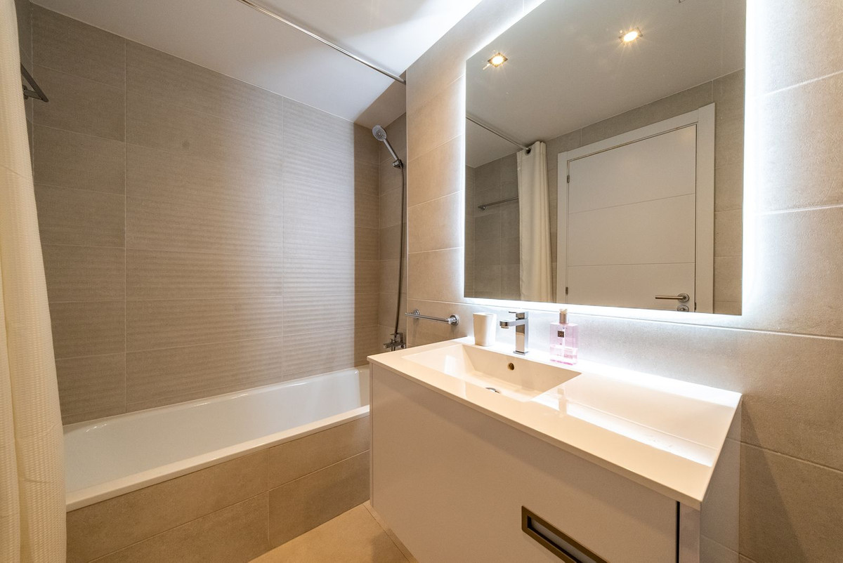 Se vende Apartamento Planta Baja de 2 dormitorios en Costa Del Sol, Málaga, España