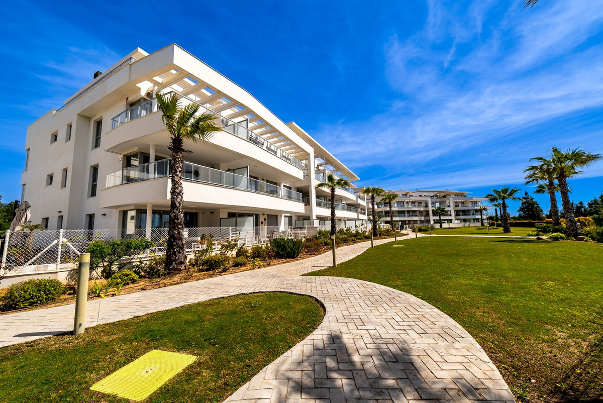 Se vende Apartamento Planta Baja de 2 dormitorios en Costa Del Sol, Málaga, España