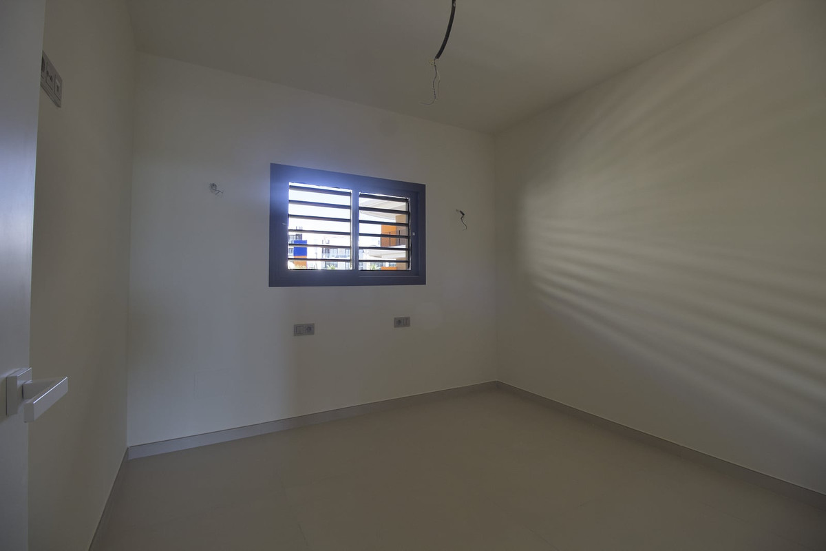 2 Bed Apartment for sale in Fuengirola Costa Del Sol, Málaga, Spain
