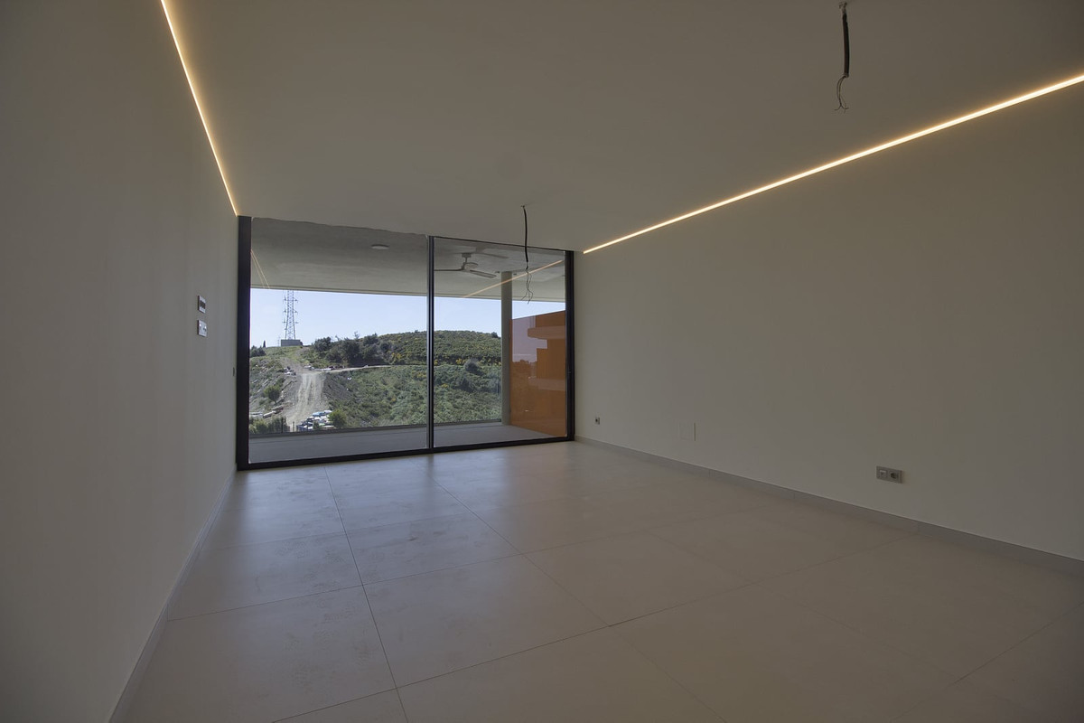 2 Bed Apartment for sale in Fuengirola Costa Del Sol, Málaga, Spain