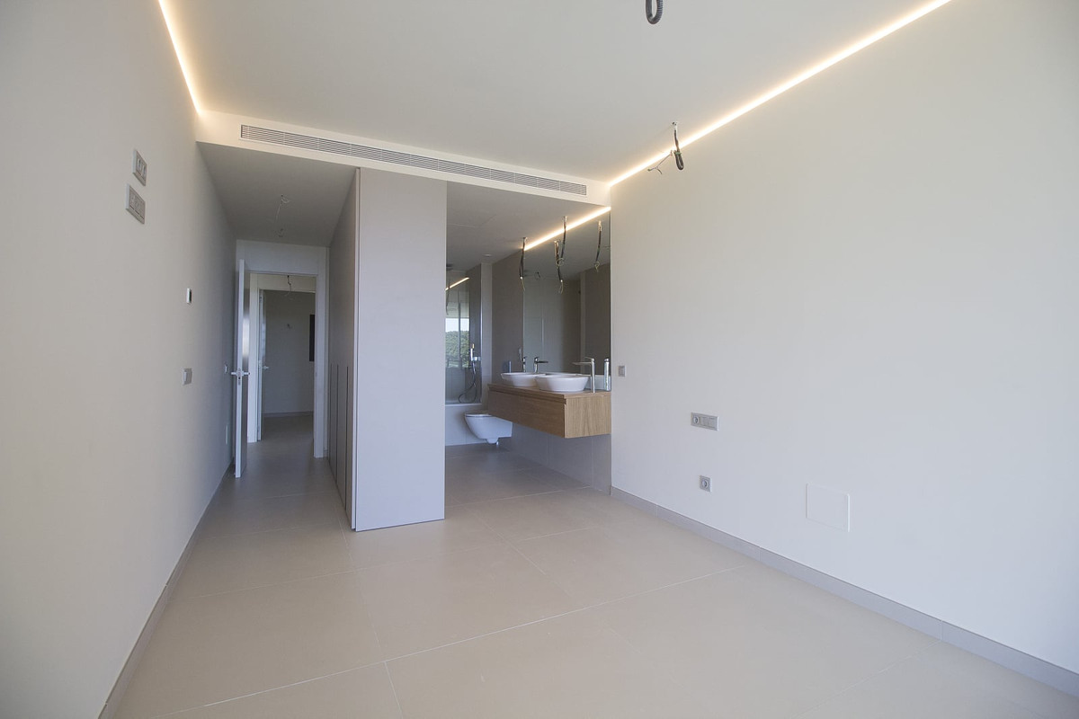 2 Bed Apartment for sale in Fuengirola Costa Del Sol, Málaga, Spain